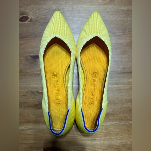 Size 10 Rothy’s Point in Sunshine - Picture 1 of 6